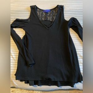 Open shoulder and lace upper back long sleeve